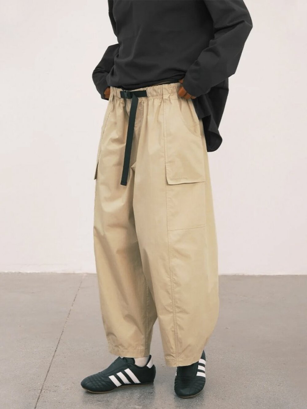 An Action A Day Tapered Utility Cargo Ankle Pants - Khaki - size S